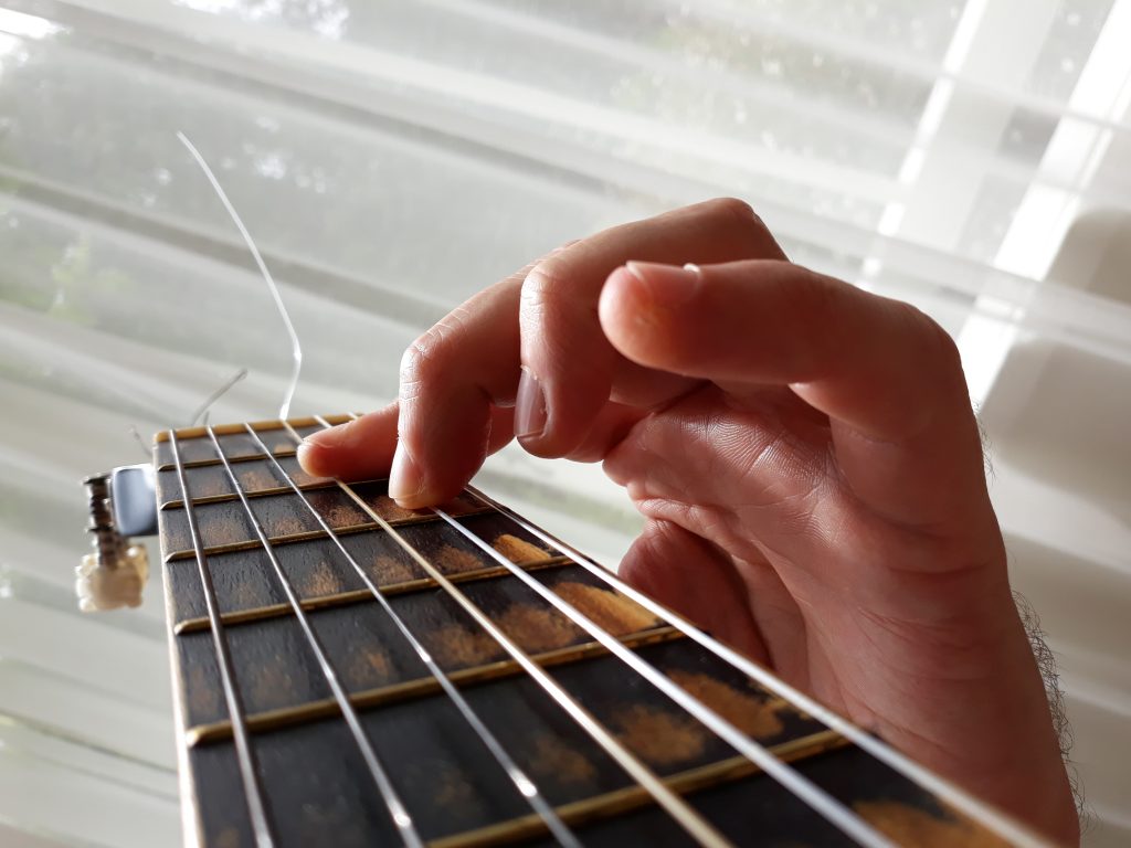 Half barre D chord correct